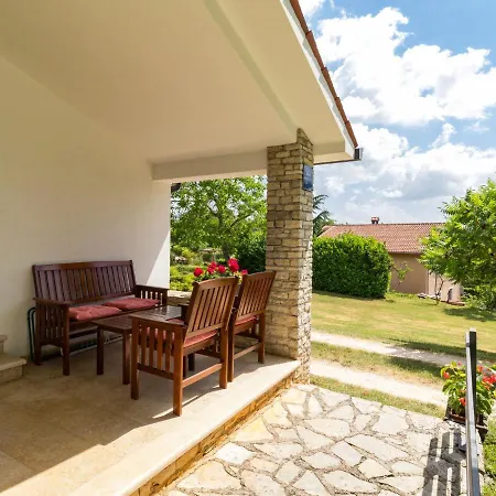 בית נופש Tomazin By Interhome *