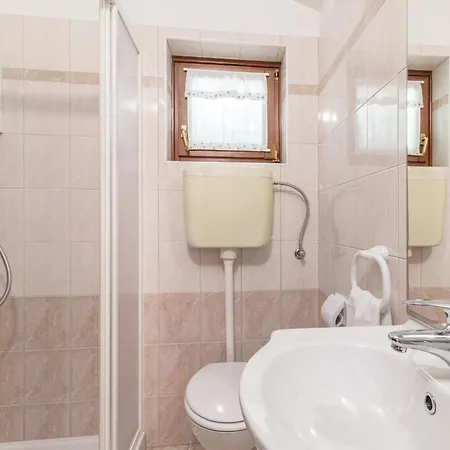 Tomazin By Interhome בית נופש