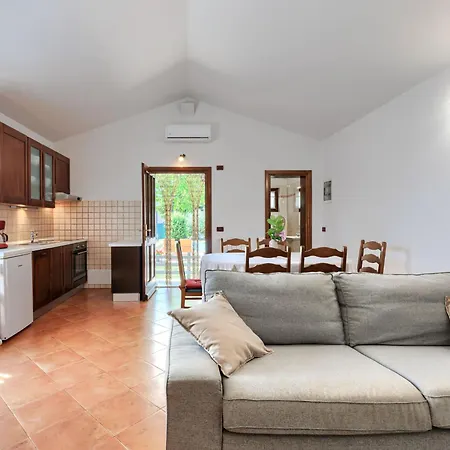 Tomazin By Interhome *